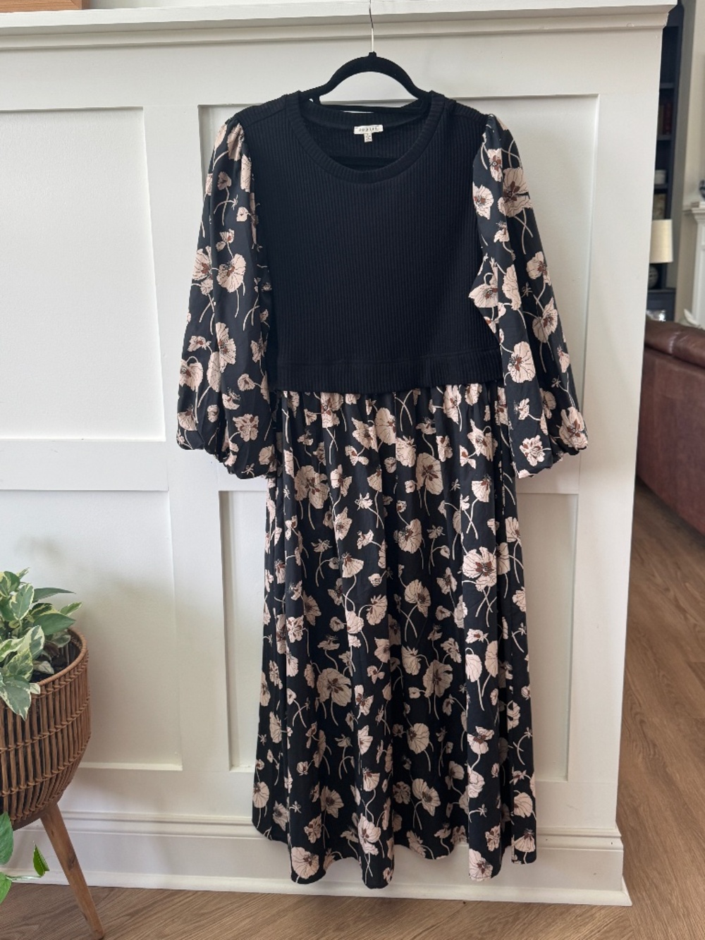 JODIFL Black Floral Ribbed Bodice Puff Sleeve Midi Dress